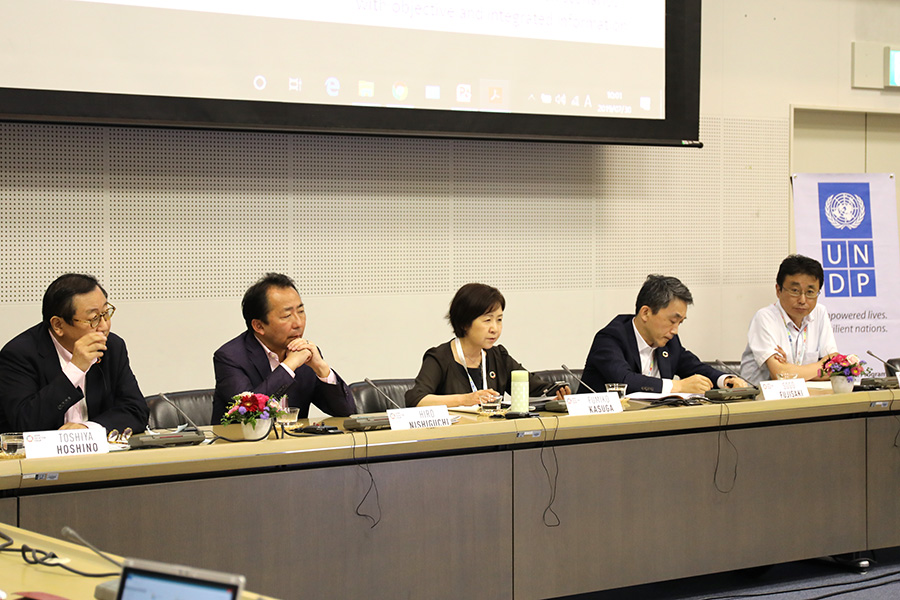 In the middle: Fumiko Kasuga, Global Hub Director - Japan, Future Earth　Photo: UNDP Tokyo/Hideyuki Mohri